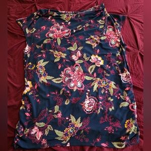 NWT Floral Print Women's Top (S100)